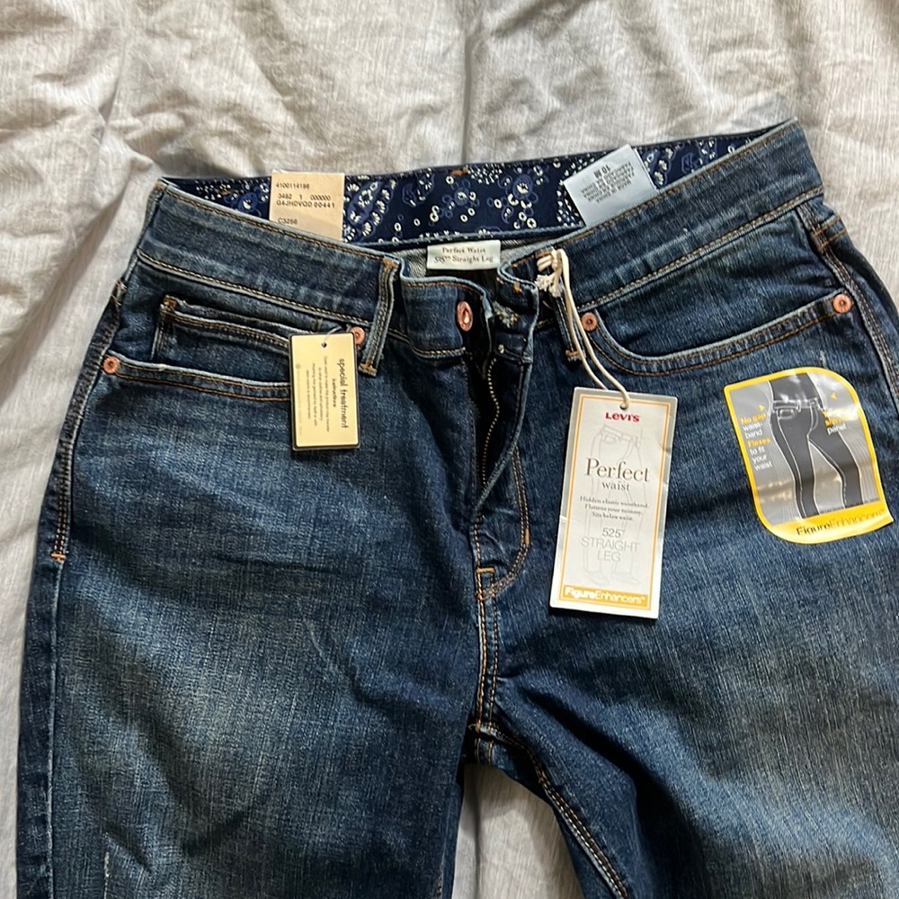 The Perfect Waist Levi’s 525 Straight Leg